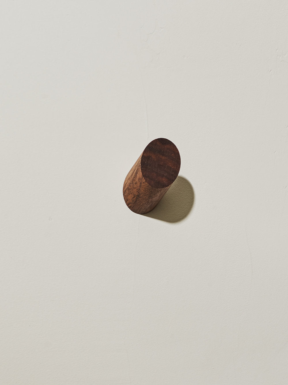 Single walnut parallax wall hook